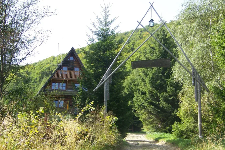 Bacówka PTTK pod Małą Rawką - budynek schroniska