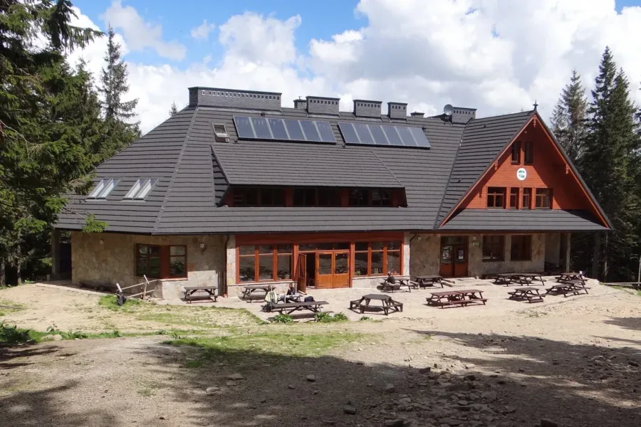 Schronisko PTTK Markowe Szczawiny - budynek schroniska