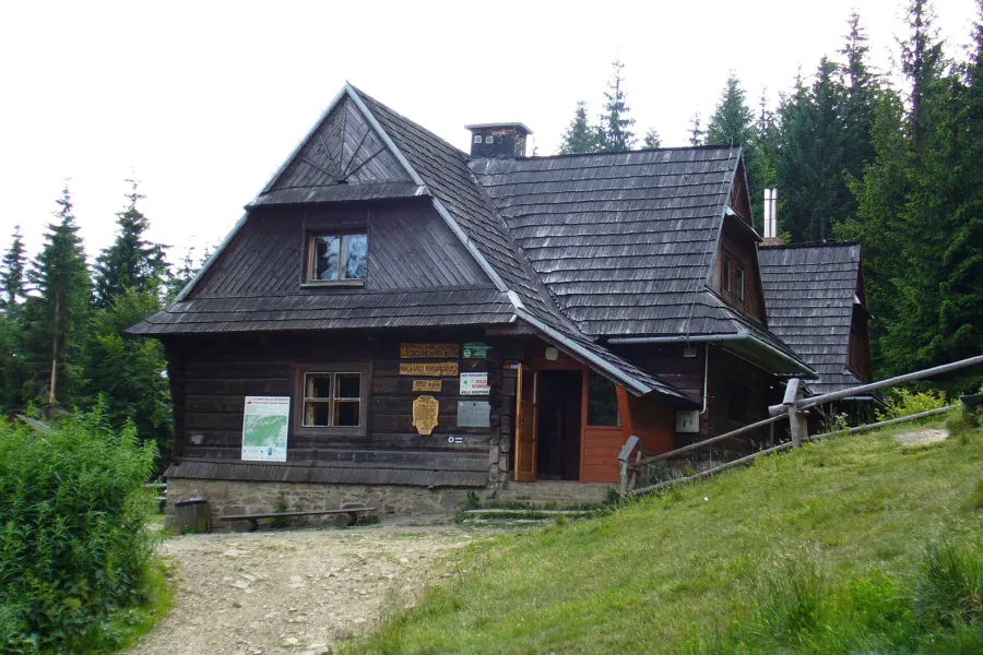 Schronisko PTTK na Hali Krupowej - budynek schroniska