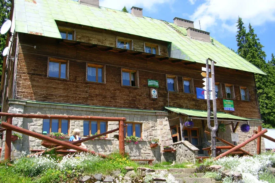 Schronisko PTTK na Hali Lipowskiej - budynek schroniska