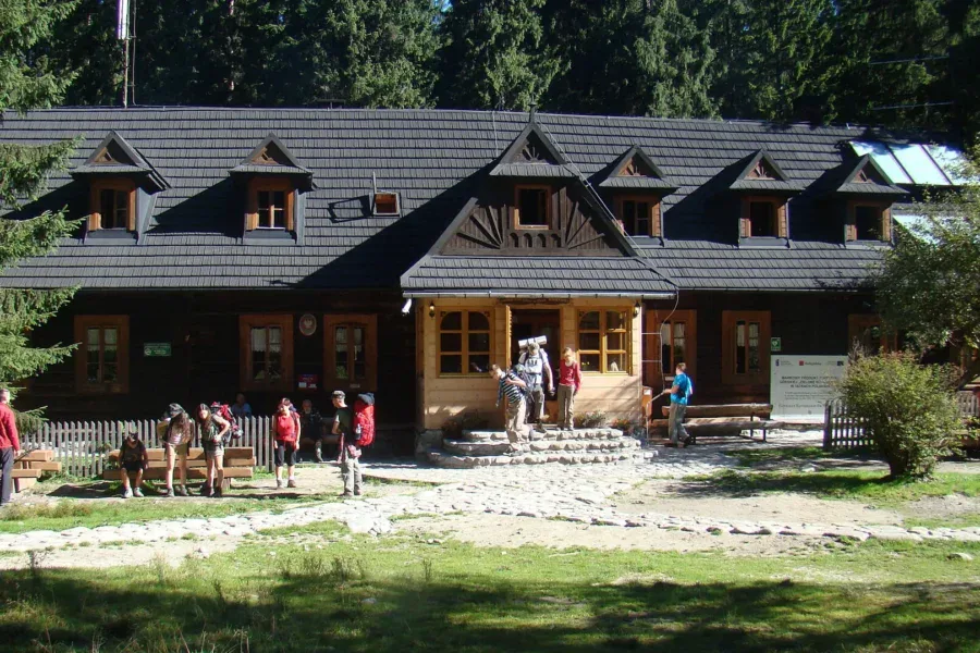 Schronisko PTTK w Dolinie Roztoki (Stara Roztoka)